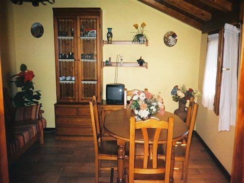 Casa Herrero Oto Bilik gambar