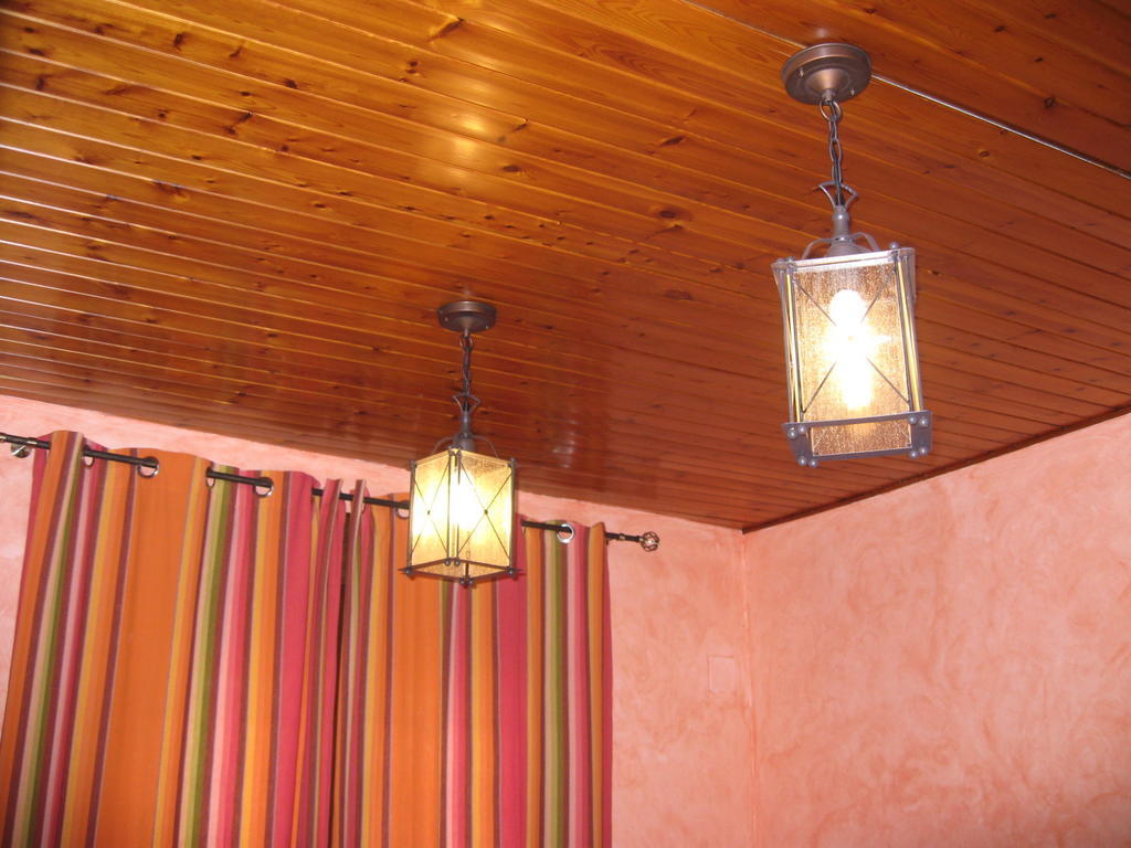 Casa Herrero Oto Bilik gambar