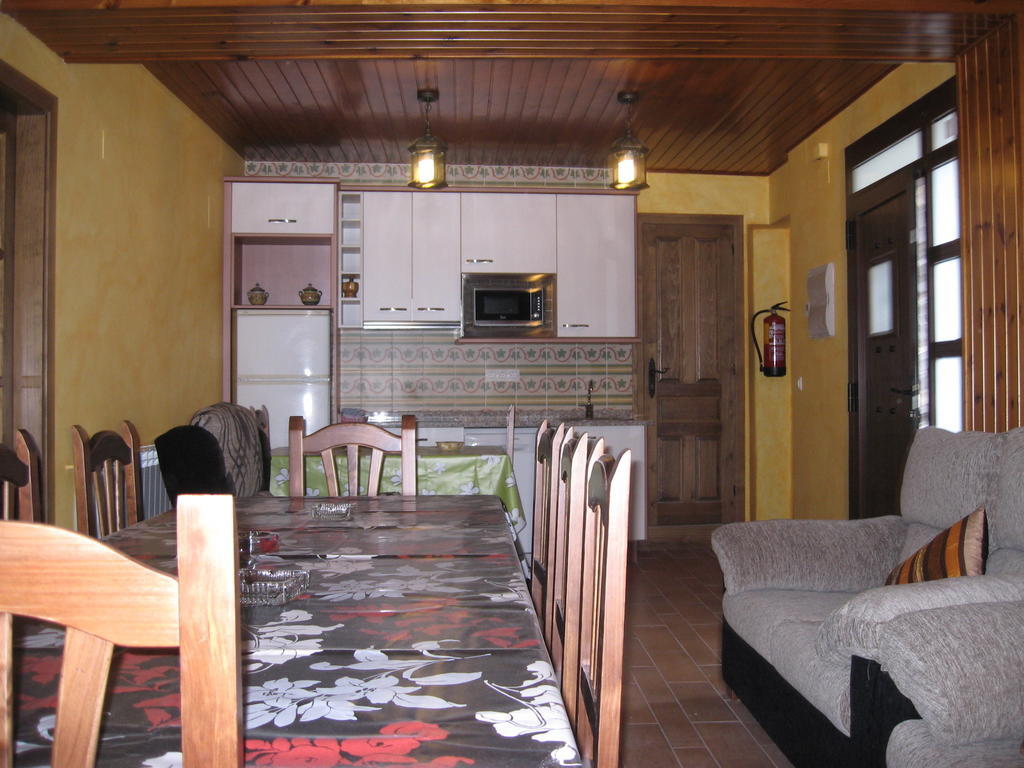 Casa Herrero Oto Bilik gambar