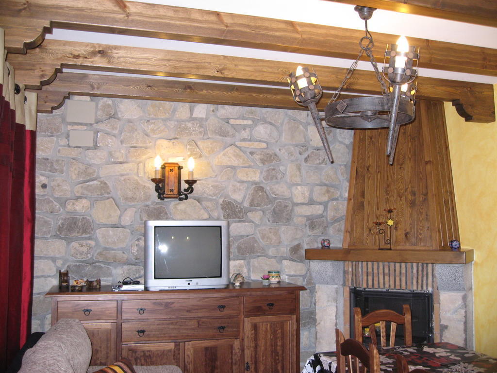 Casa Herrero Oto Bilik gambar