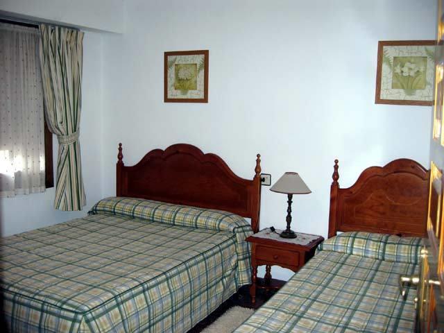 Casa Herrero Oto Bilik gambar